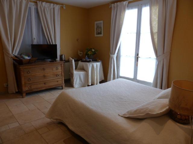 Bed and Breakfast Les Amandines Chisseaux Exterior foto